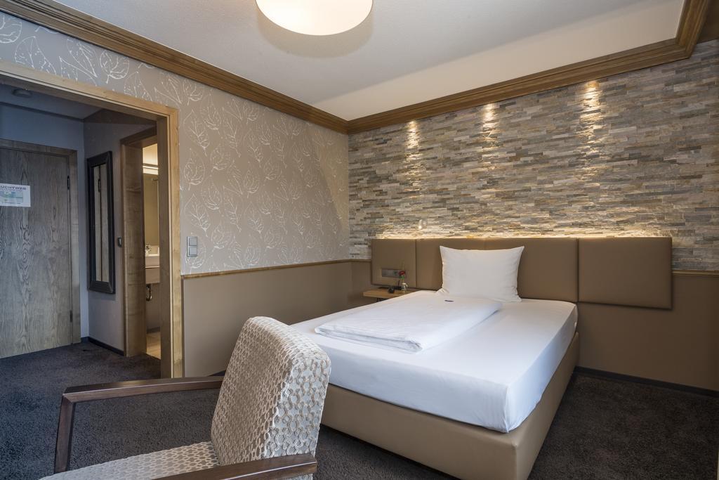 Donzdorf Hotel & Restaurant Becher מראה חיצוני תמונה